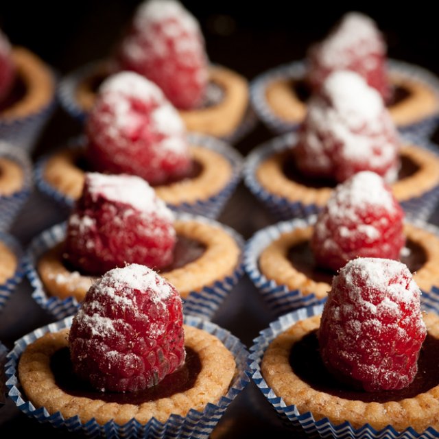 crostatine con cioccolato e lampone